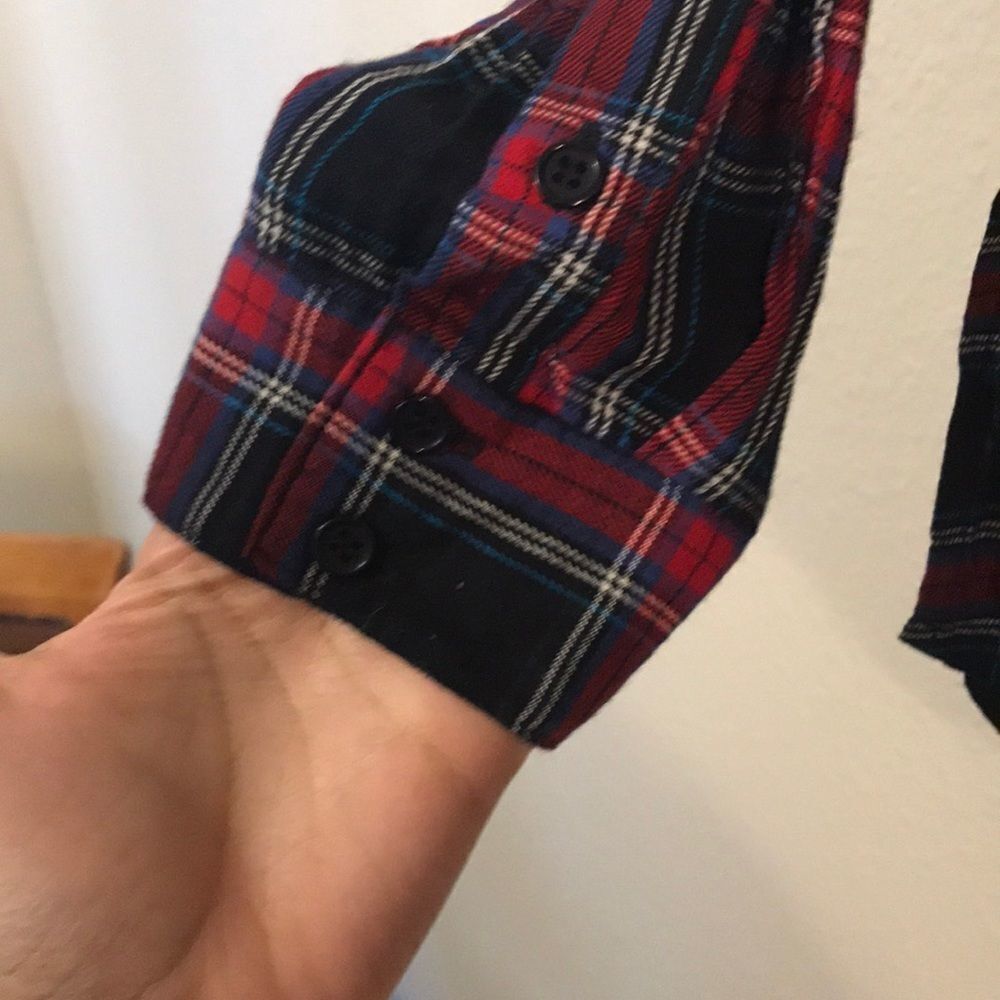 Side silt plaid button up‎ - Picture 3 of 5
